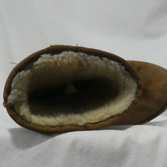 Unbranded | size 7 | Brown Ankle Boots with Plush Interior - Picture 6 of 13